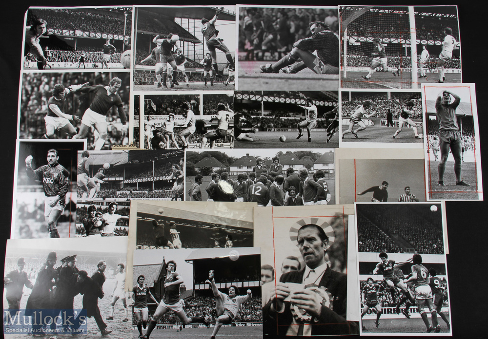 Collection of b&w photos of football matches with good content of Everton to include 1954 Arsenal - Image 2 of 3