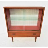 1970s TEAK DISPLAY CABINET with a pair of glass sliding doors and a glass shelf, with a textured