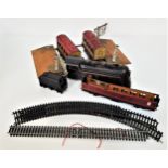 VINTAGE CLOCKWORK TRAIN O gauge, comprising an engine and two Pullman carriages in cream and red