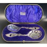 PAIR OF EDWARD VII BERRY SPOONS with pierced bowls and handles, in a fitted case marked James