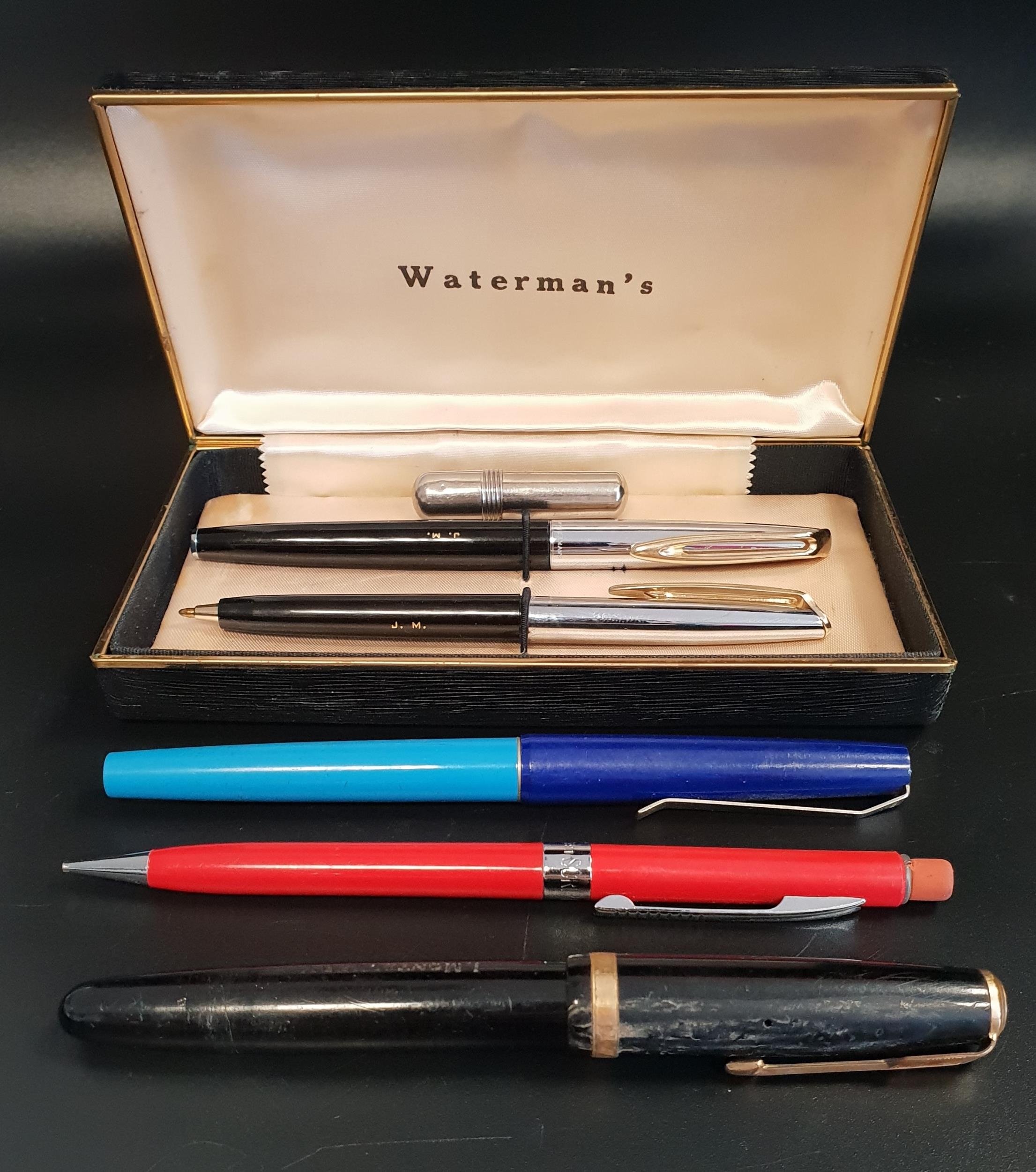 PARKER DUOFOLD FOUNTAIN PEN with a 14K nib and a black lid and body, the body engraved I.