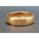 VICTORIAN EIGHTEEN CARAT GOLD WEDDING BAND with engraved scroll and floral decoration overall,