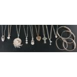 SELECTION OF SILVER, GOLD AND OTHER JEWELLERY including a nine carat gold CZ set pendant on silver