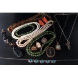 SELECTION OF VINTAGE JEWELLERY including a pair of agate drop earrings, jade coloured hardstone bead