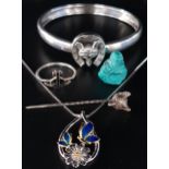 SELECTION OF SILVER AND OTHER JEWELLERY comprising an unmarked silver fox hunting interest bangle,