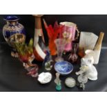 MIXED LOT OF GLASSWARE AND CERAMICS including two Mdina style vases, glass cockerel, sea horse and a