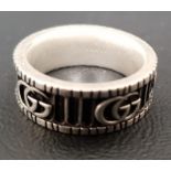 GUCCI GG MARMONT SILVER RING the relief decorated GG and linear decoration, ring size Q