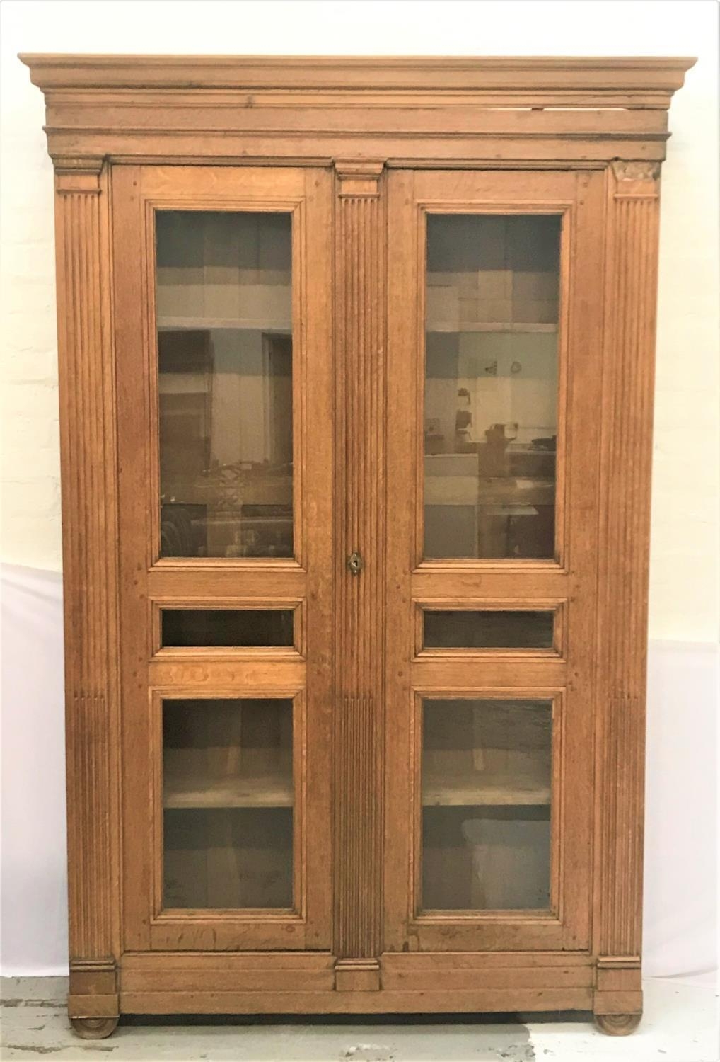 EARLY 19th CENTURY FRENCH PROVINCIAL OAK ARMOIRE with a moulded pediment above a pair of panelled