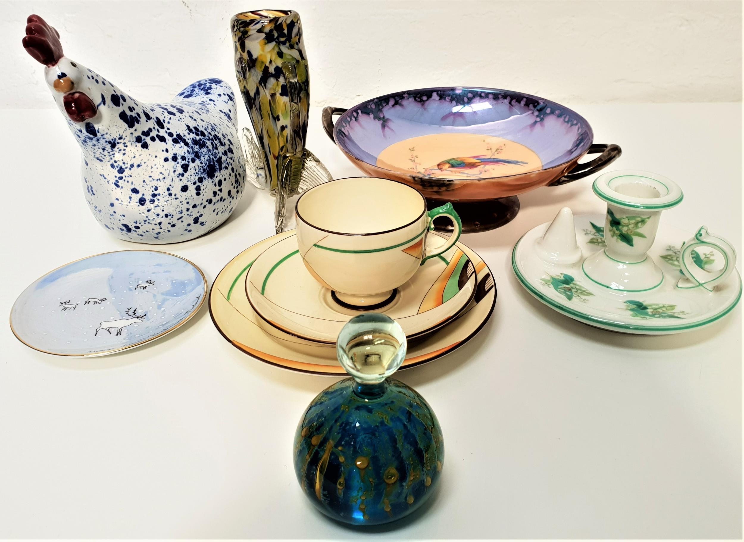 MIXED LOT OF CERAMICS AND GLASSWARE including a Mailing style lustre tazza decorated with birds,