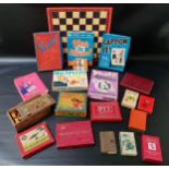 SELECTION OF VINTAGE GAMES including chess, draughts, travelling chess, Dainty Dominoes, Pit,
