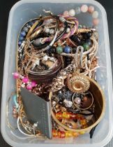 SELECTION OF COSTUME JEWELLERY including bangles, bracelets, pendants, bead necklaces, etc., 1 box