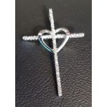 DIAMOND SET CROSS PENDANT with central heart detail, in unmarked white gold, 3.2cm high