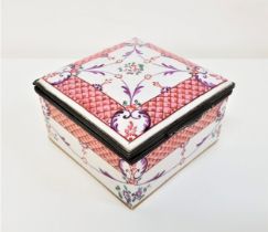 19th CENTURY SAMSON PORCELAIN BOX the hinged lid with metal mounts, decorated with a cherry red