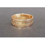FOURTEEN CARAT GOLD WEDDING BAND with relief detail, ring size T and approximately 3.8 grams
