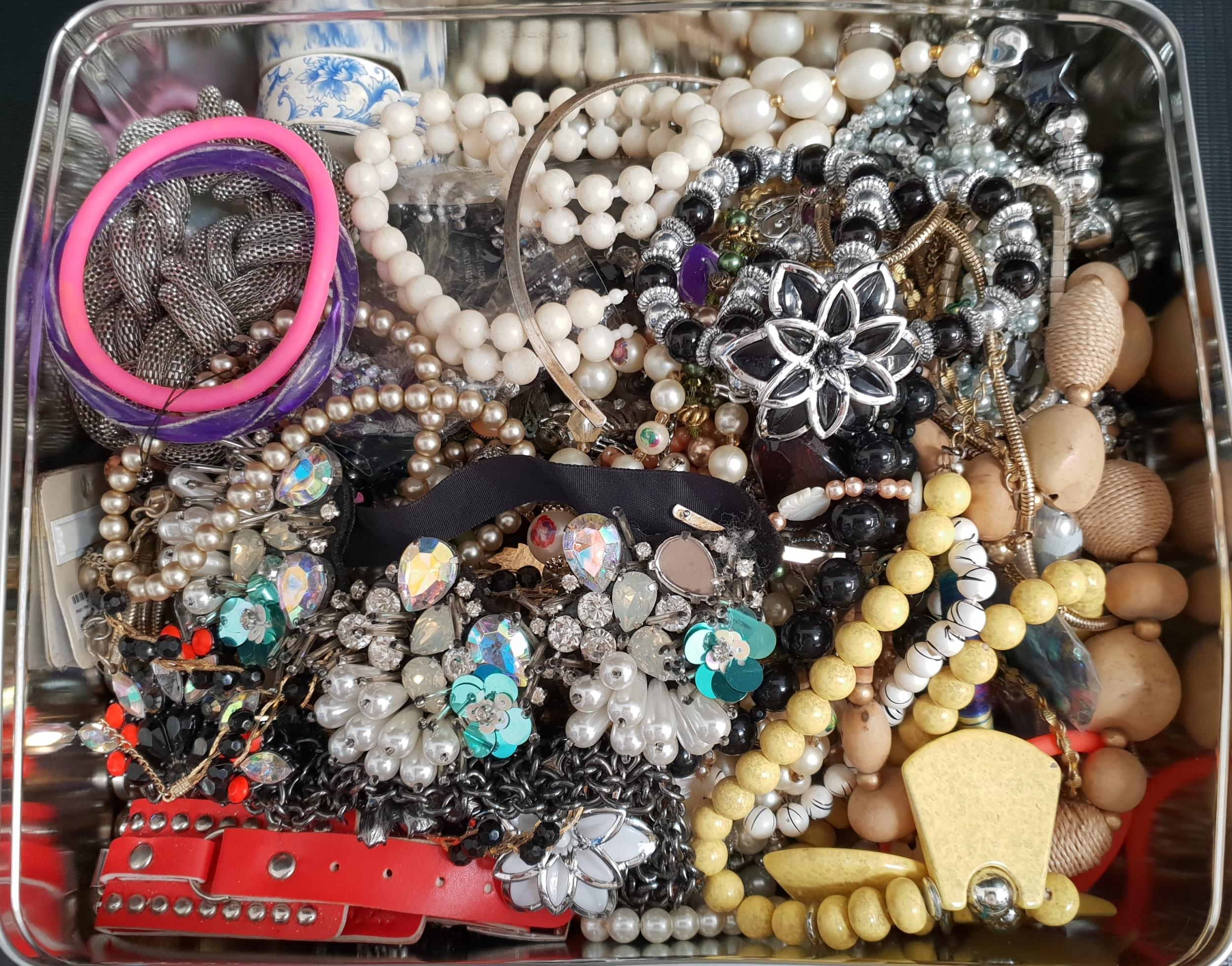 SELECTION OF COSTUME JEWELLERY including simulated pearls, bead bracelets and necklaces, brooches,