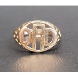 NINE CARAT GOLD 'DAD' RING the central pierced panel with the word 'DAD', ring size S and