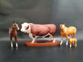 SELECTION OF BESWICK ANIMAL FIGURINES comprising a palamino horse, 18cm high, palamino foal, 8cm