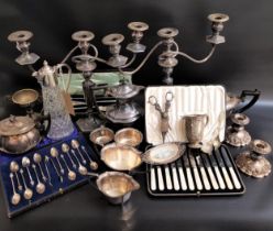 MIXED LOT OF SILVER PLATE including a Walker and Hall cased pair of fish servers, cased set