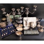 MIXED LOT OF SILVER PLATE including a Walker and Hall cased pair of fish servers, cased set