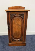 EDWARDIAN WALNUT BEDSIDE POT CUPBOARD with a shaped arched raised back above a plain top with a