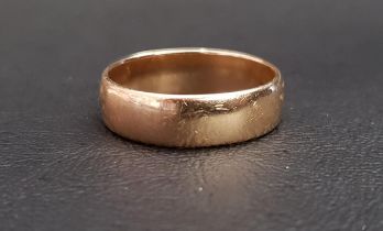 NINE CARAT GOLD WEDDING BAND ring size S-T and approximately 4.9 grams