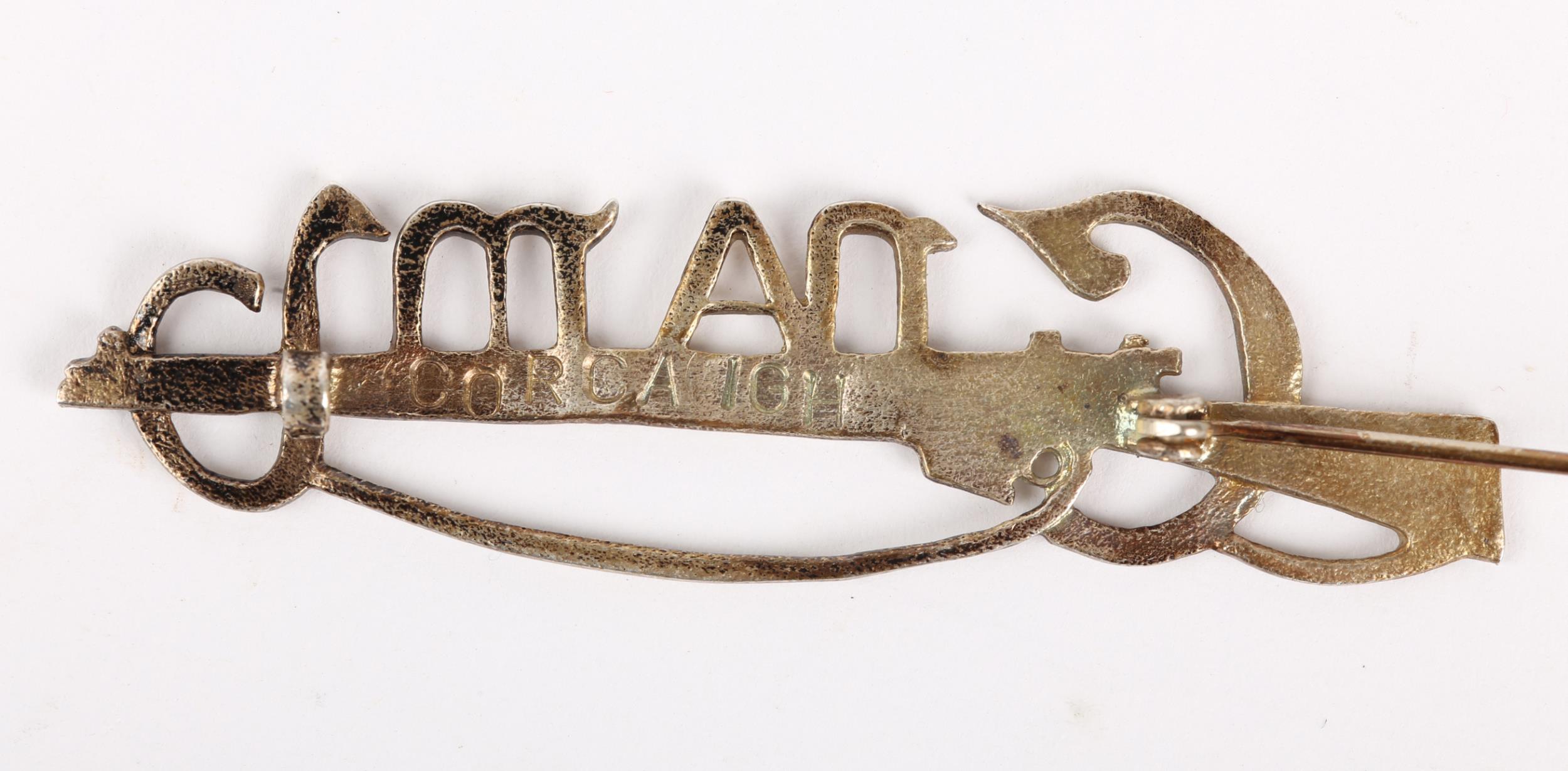 Cumann na mBan, Cork. A white metal Cumann na mBan cap- or lapel-badge, in the form of a Lee Enfield - Image 2 of 2