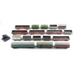 Hornby Dublo, collection of rolling stock. Horsebox D1 BR crimson, boxed; two BR brick wagons, LWB