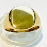 A 9ct yellow gold signet ring, weighing 6.0 grams, finger size O.