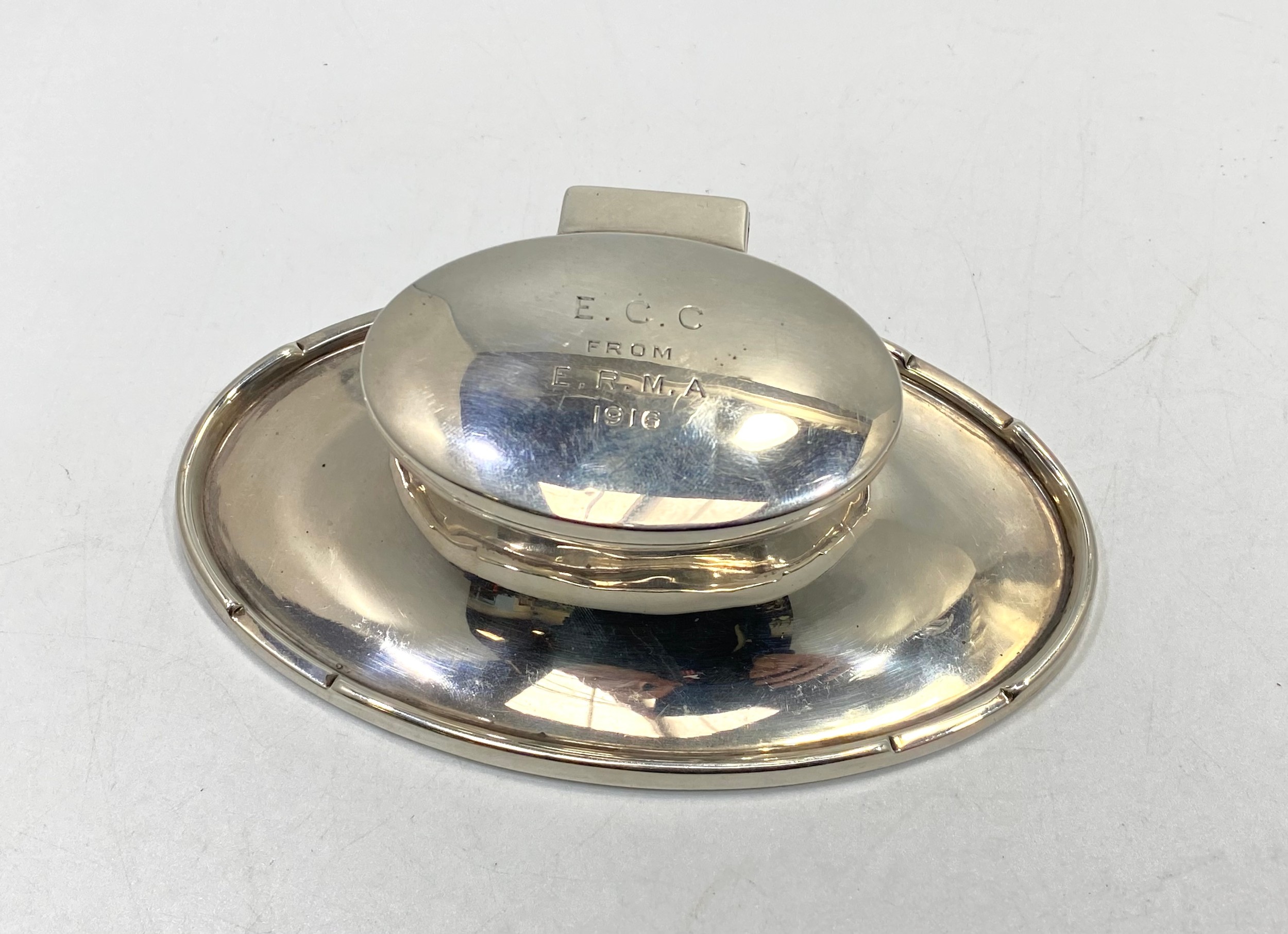 An Asprey's of London loaded silver inkwell of oval waisted form, with clear glass liner and - Image 2 of 4