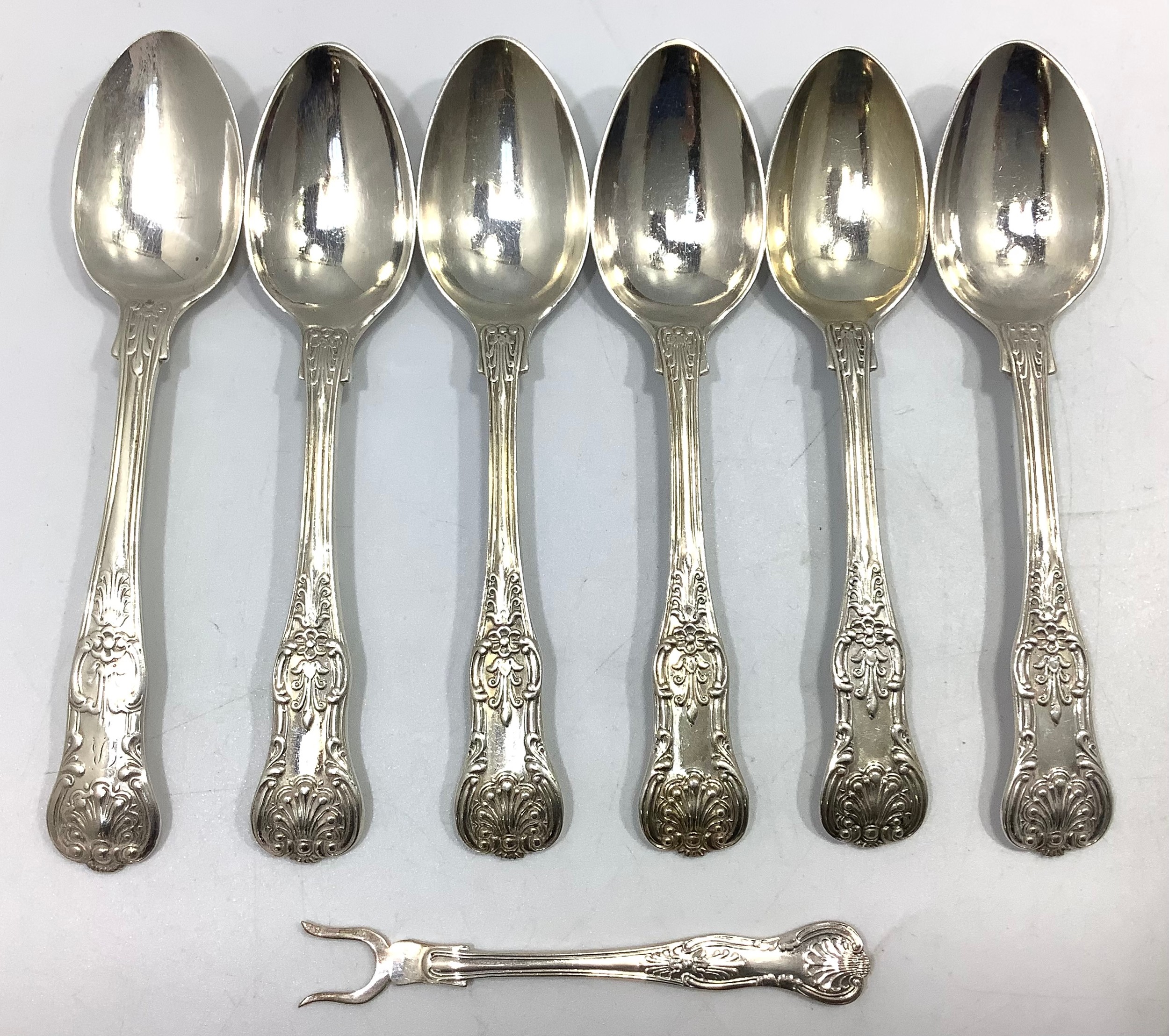 Three Georgian silver Queens pattern teaspoons, London, 1836, maker's mark of Joseph & Albert