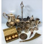 A silver pot-cover for Silversmiths & Goldsmiths Company, 2.0oz, together with a quantity of