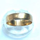 An 18ct yellow gold wedding band, weighing 2.8 grams, 5mm, Hallmarked 1902.