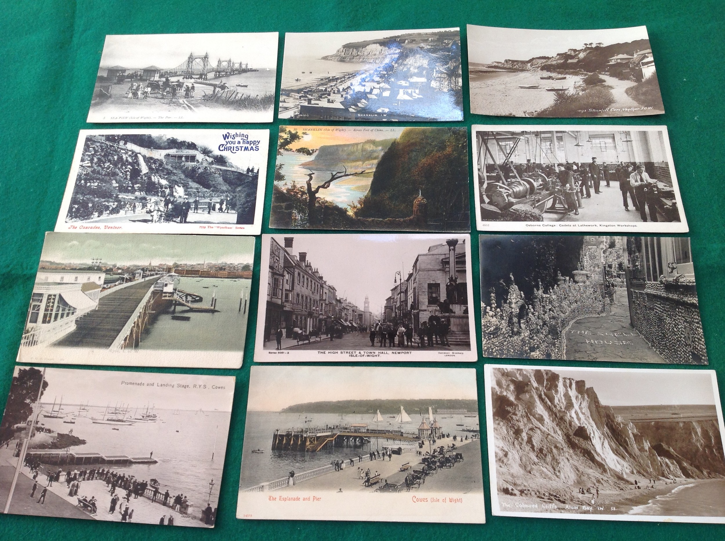 Some 41 standard-sized postcards of the Isle of Wight in mainly good or better condition, though - Image 2 of 3