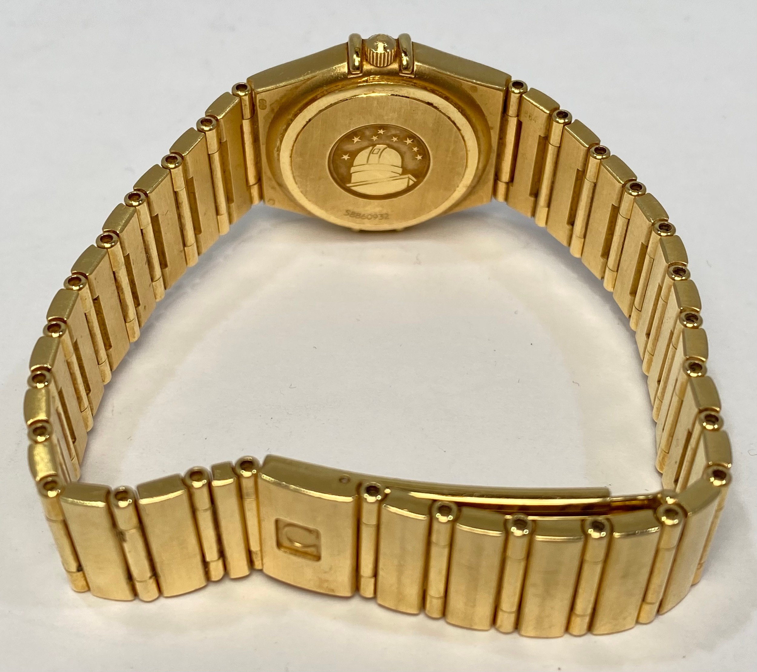A ladies 18ct yellow gold quartz Omega Constellation wristwatch, the textured white dial with batons - Bild 2 aus 4