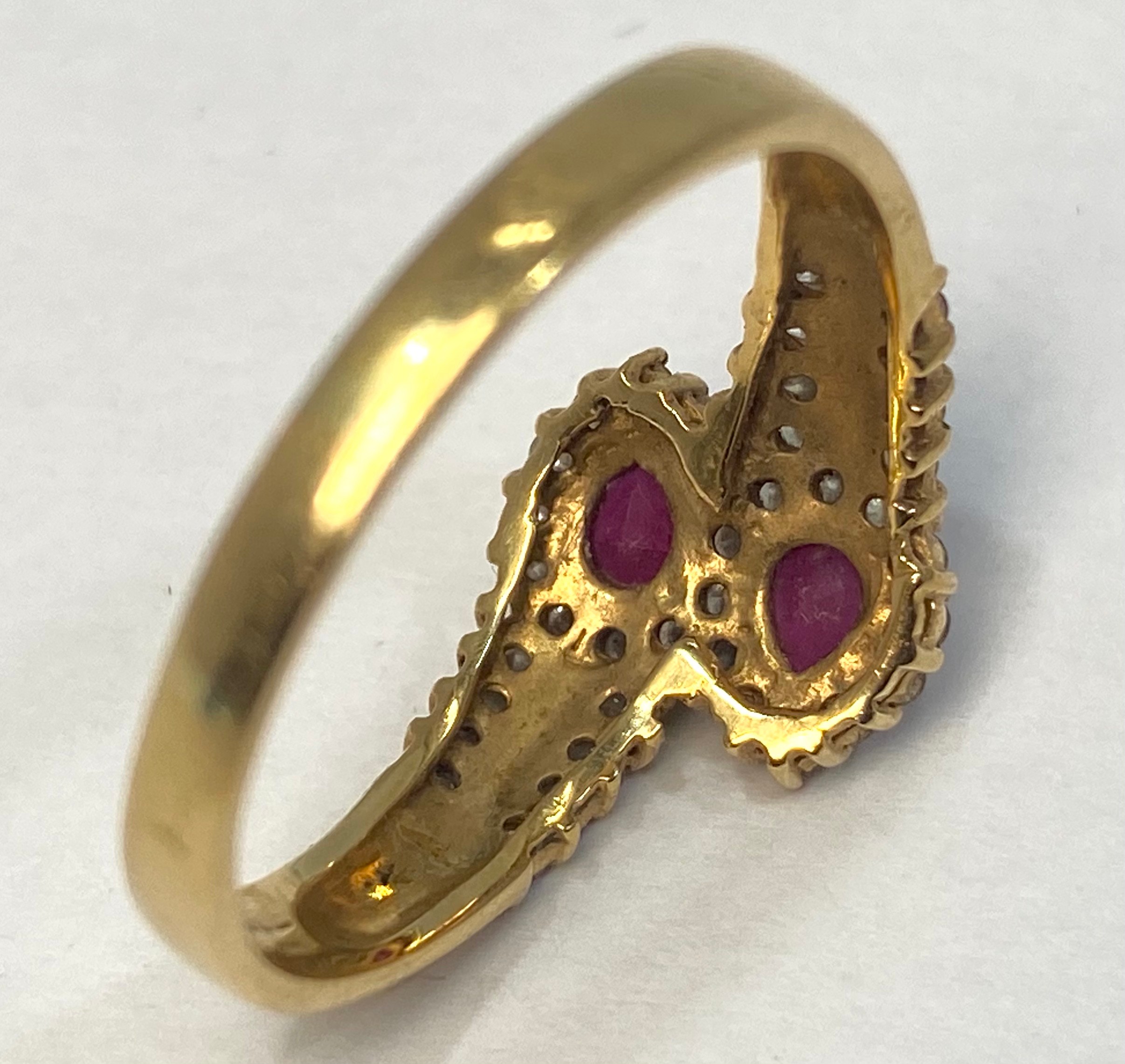 An 18ct gold ruby and diamond ring, set with 2 x pear shaped rubies and 38 x small round brilliant - Bild 3 aus 4