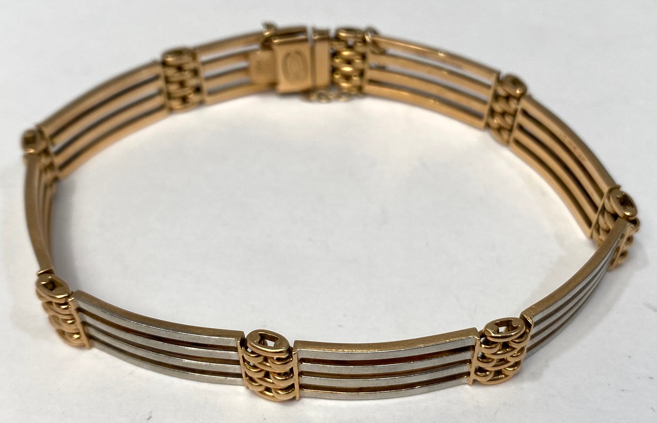 A 15ct gold and platinum gate-bracelet, weighing 15.7 grams. - Bild 2 aus 4