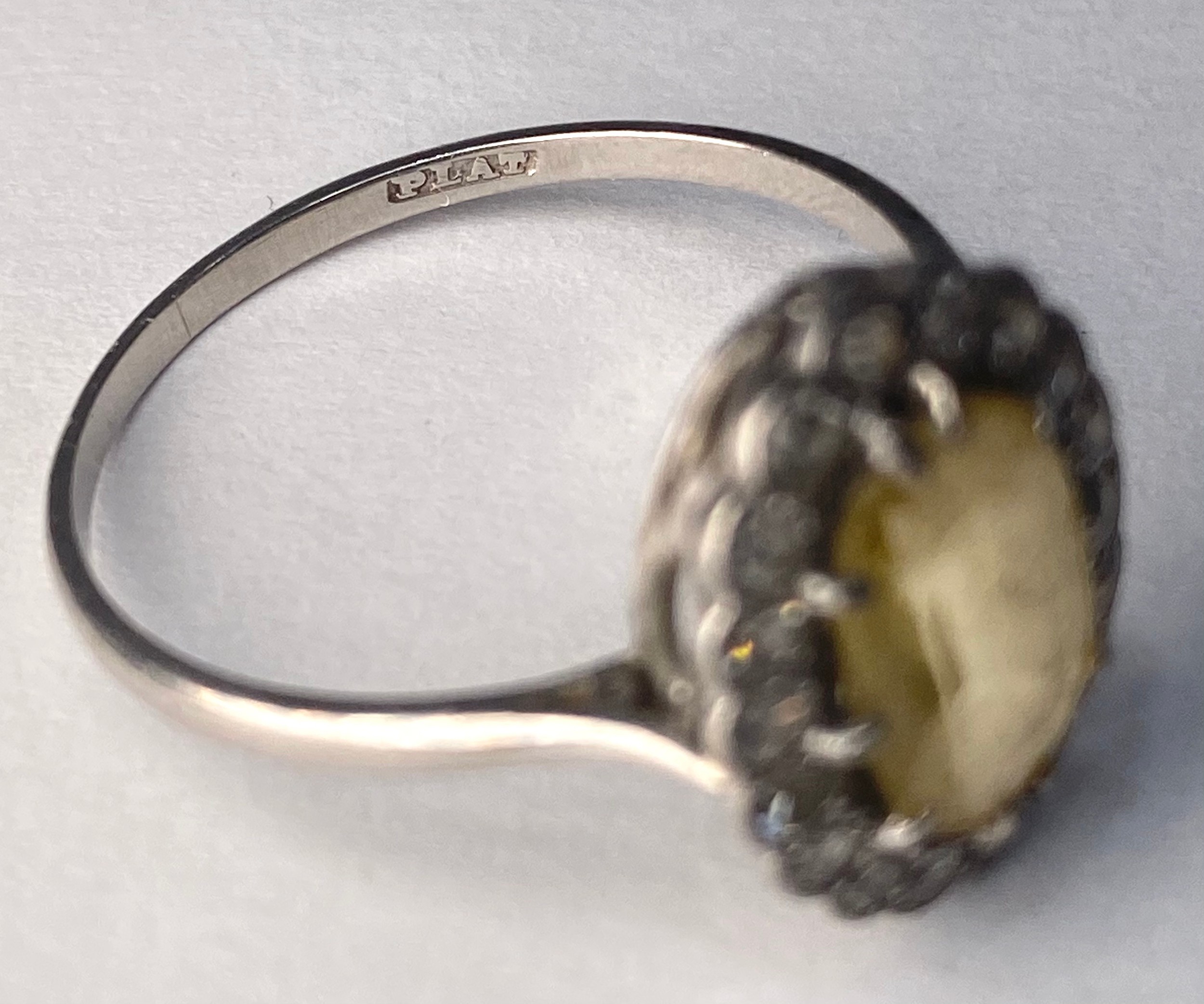 A platinum dress ring set with an oval citrine to the centre, surrounded by 18 x small diamonds in a - Bild 5 aus 5