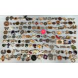 Over 400 brooches including Miracle, Sarah Coventry, Exquisite, Movitex, Sphinx, some, silver and