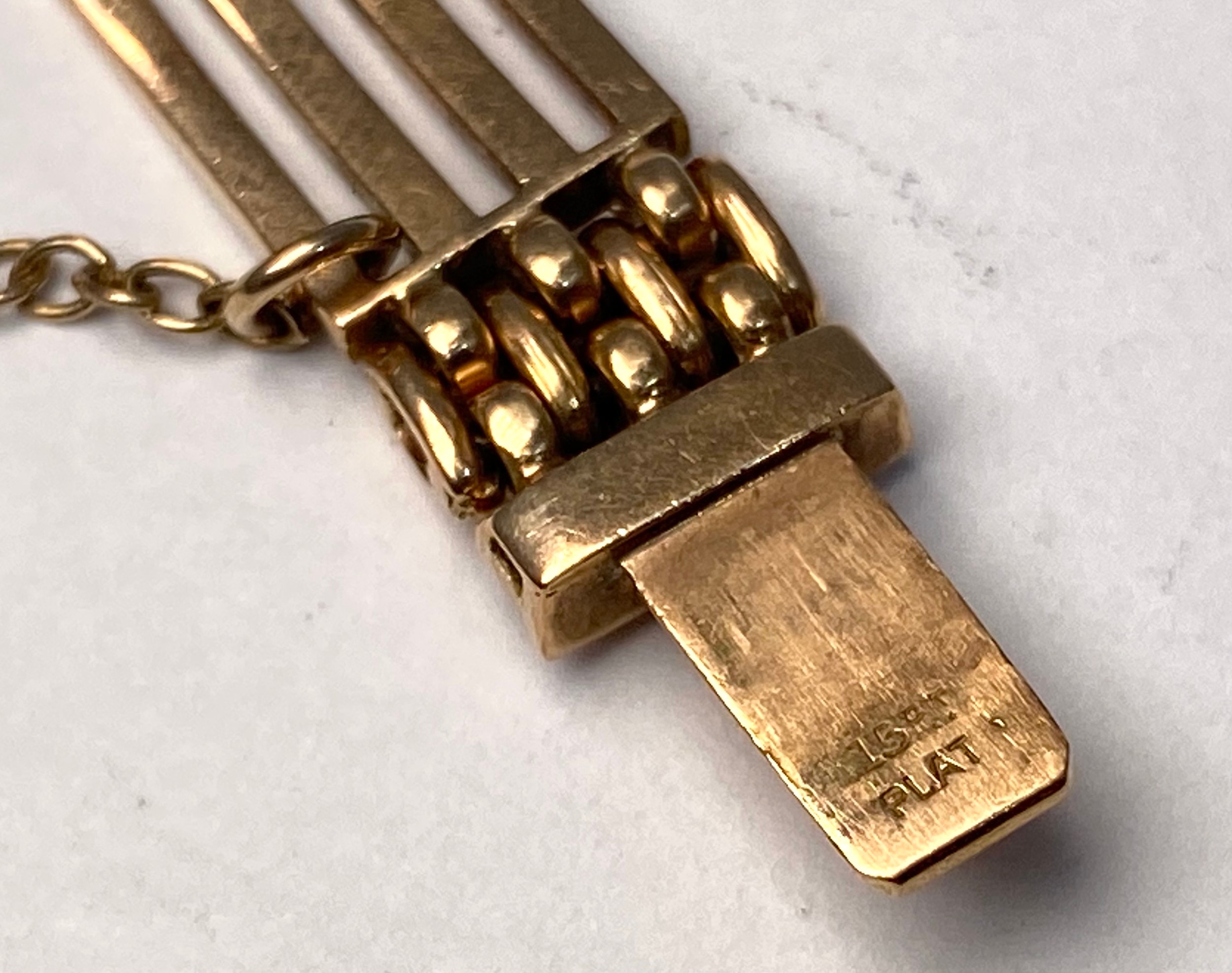 A 15ct gold and platinum gate-bracelet, weighing 15.7 grams. - Bild 4 aus 4
