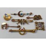Various 9ct gold and yellow metal brooches set with various stones (af), gross weight approx. 6.9g