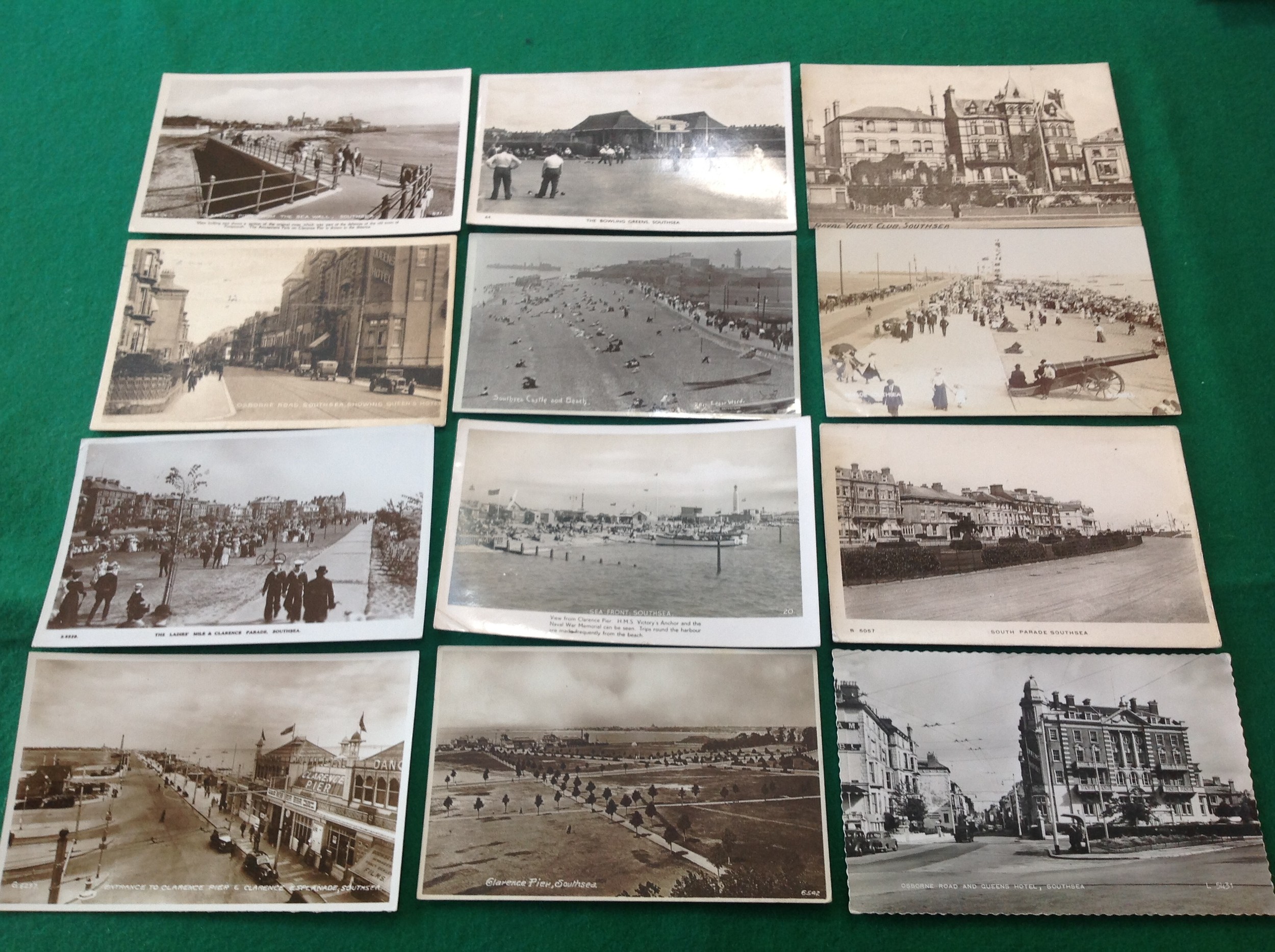 Approximately 400 standard-size postcards of Southsea, all in individual plastic sleeves. A fine - Image 4 of 4