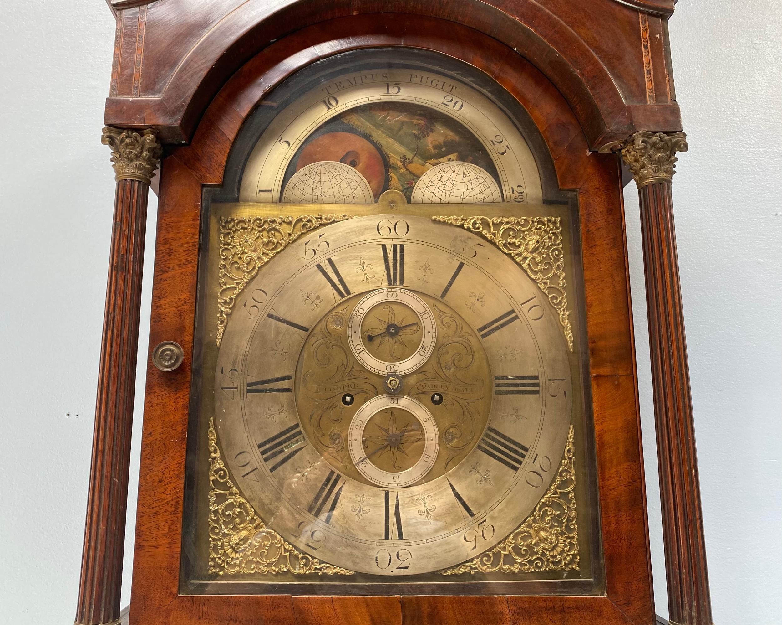 An 18th century longcase clock with swan neck pediment and arched glazed door enclosing moon phase - Image 7 of 9