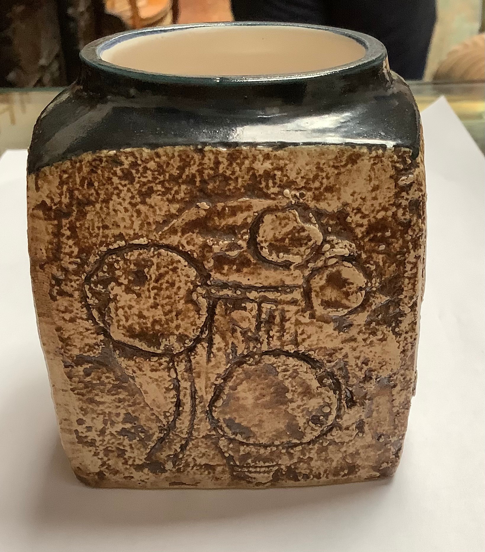 A Troika Pottery marmalade pot decorated by Teo Bernatowitz, with incised and painted abstract - Image 5 of 5