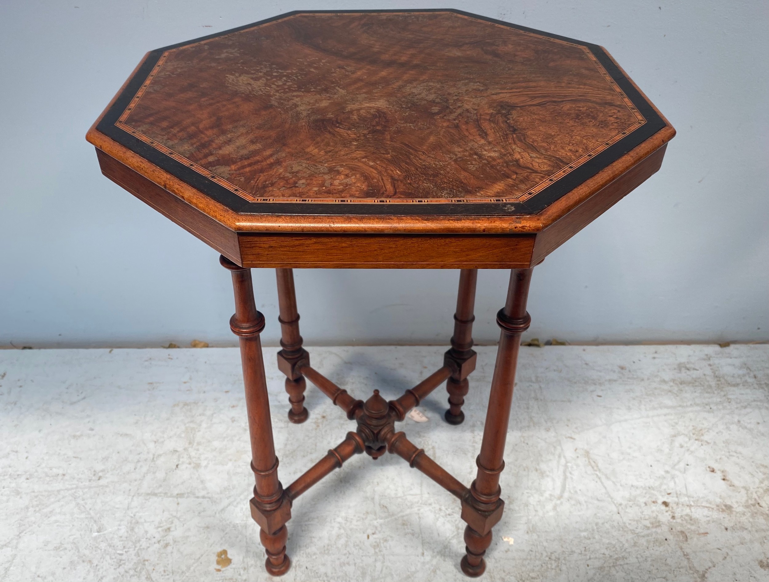 An Edwardian octagonal table with central inlaid floral and outer bands, with galleried under- - Bild 7 aus 7