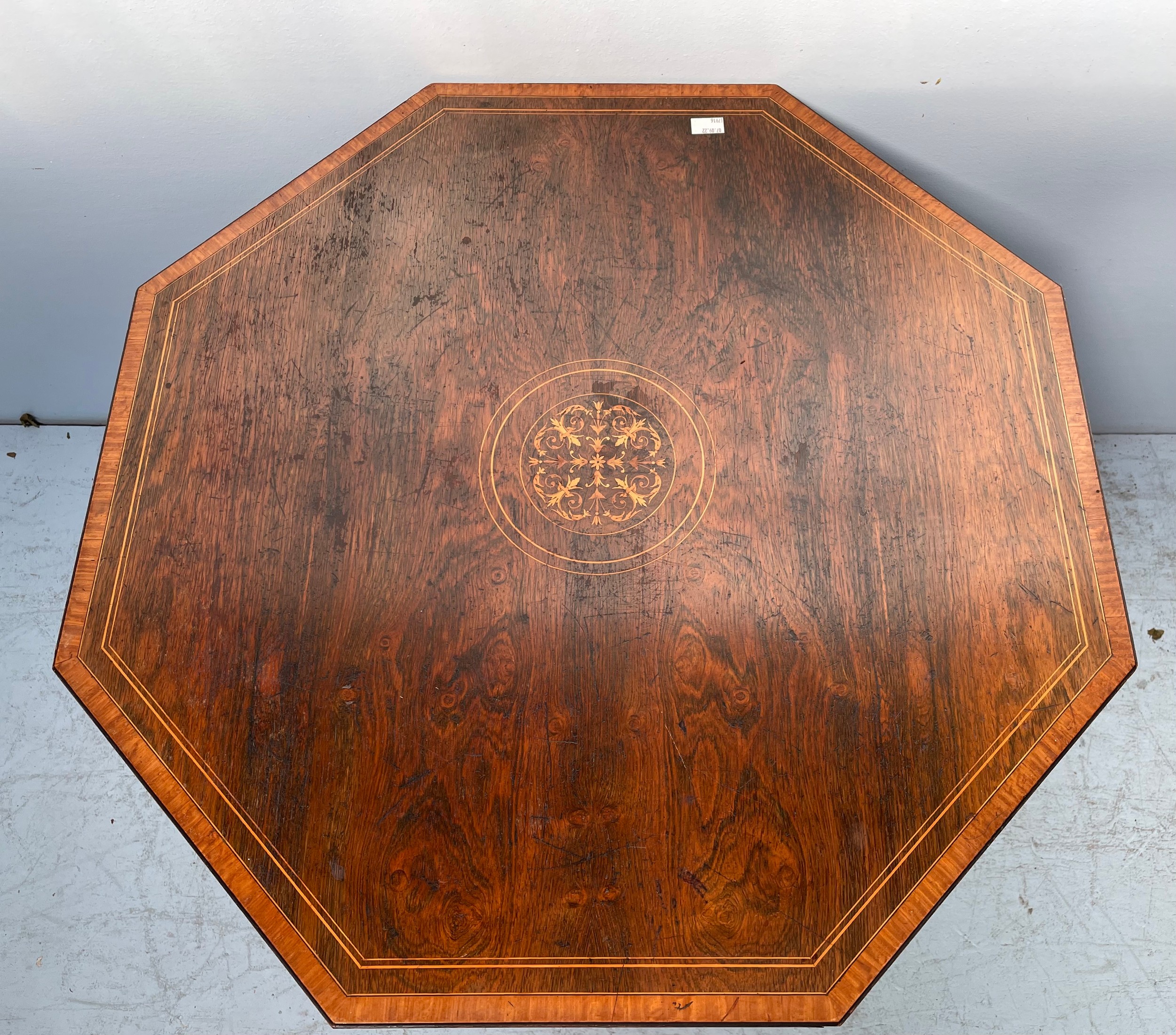 An Edwardian octagonal table with central inlaid floral and outer bands, with galleried under- - Bild 2 aus 7