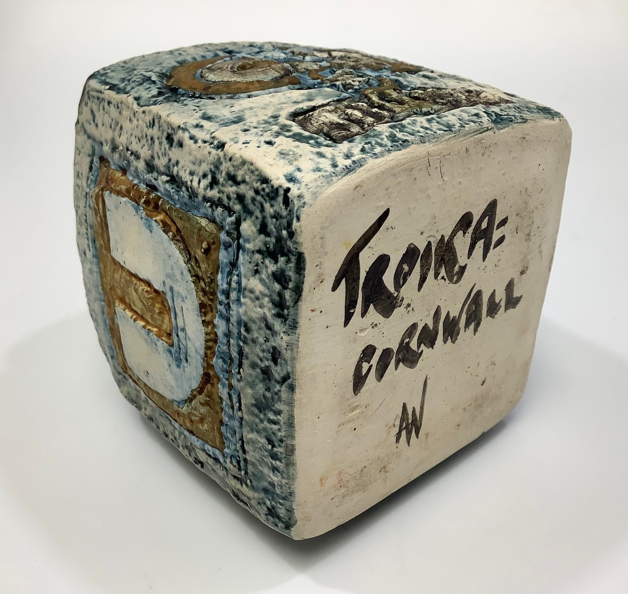 A Troika Pottery marmalade pot decorated by Annette Walters, with incised and painted abstract - Image 2 of 5