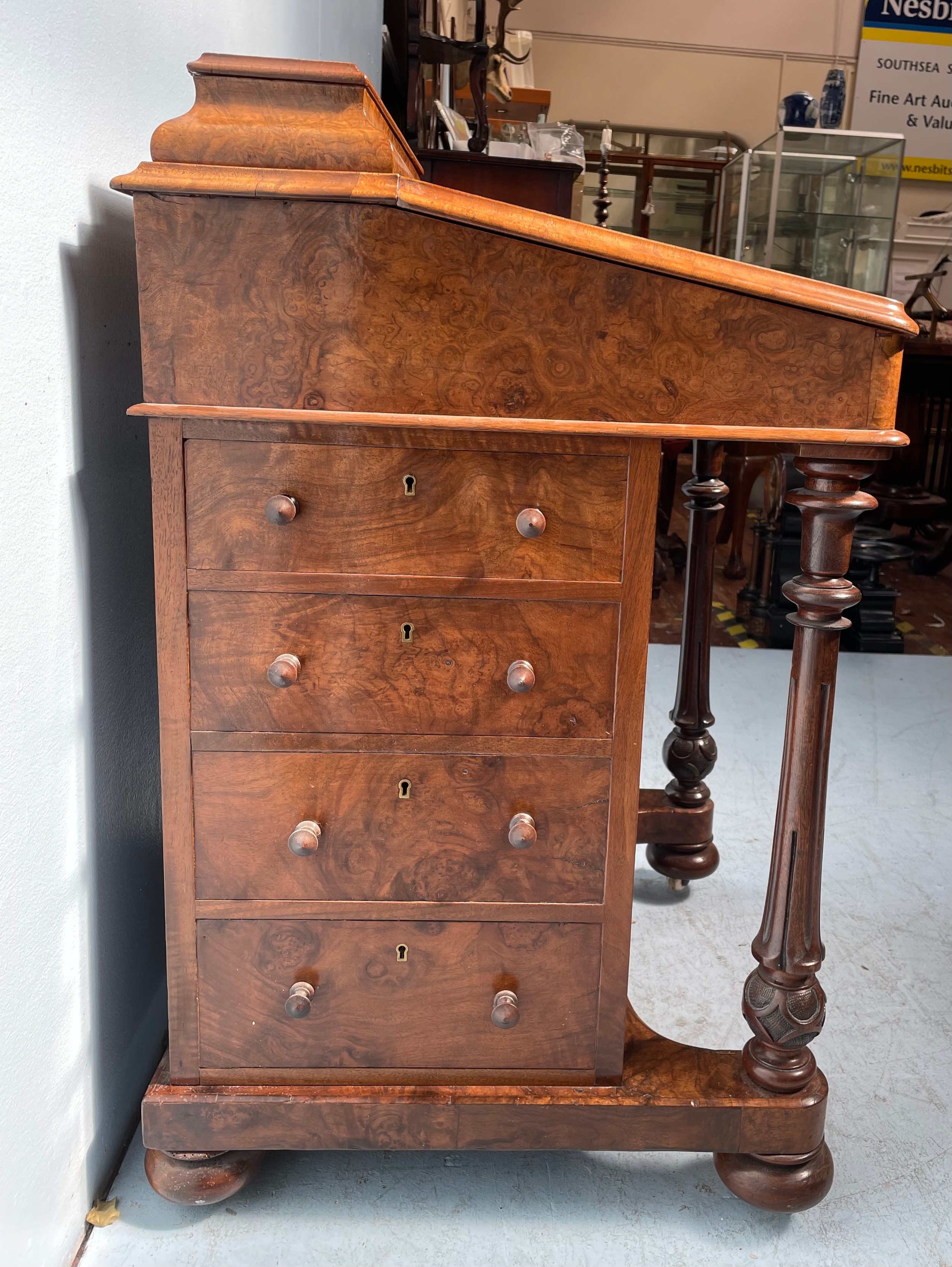 A Victorian burr walnut Davenport desk, with drawers to one side and opposing faux drawers, top - Bild 4 aus 5