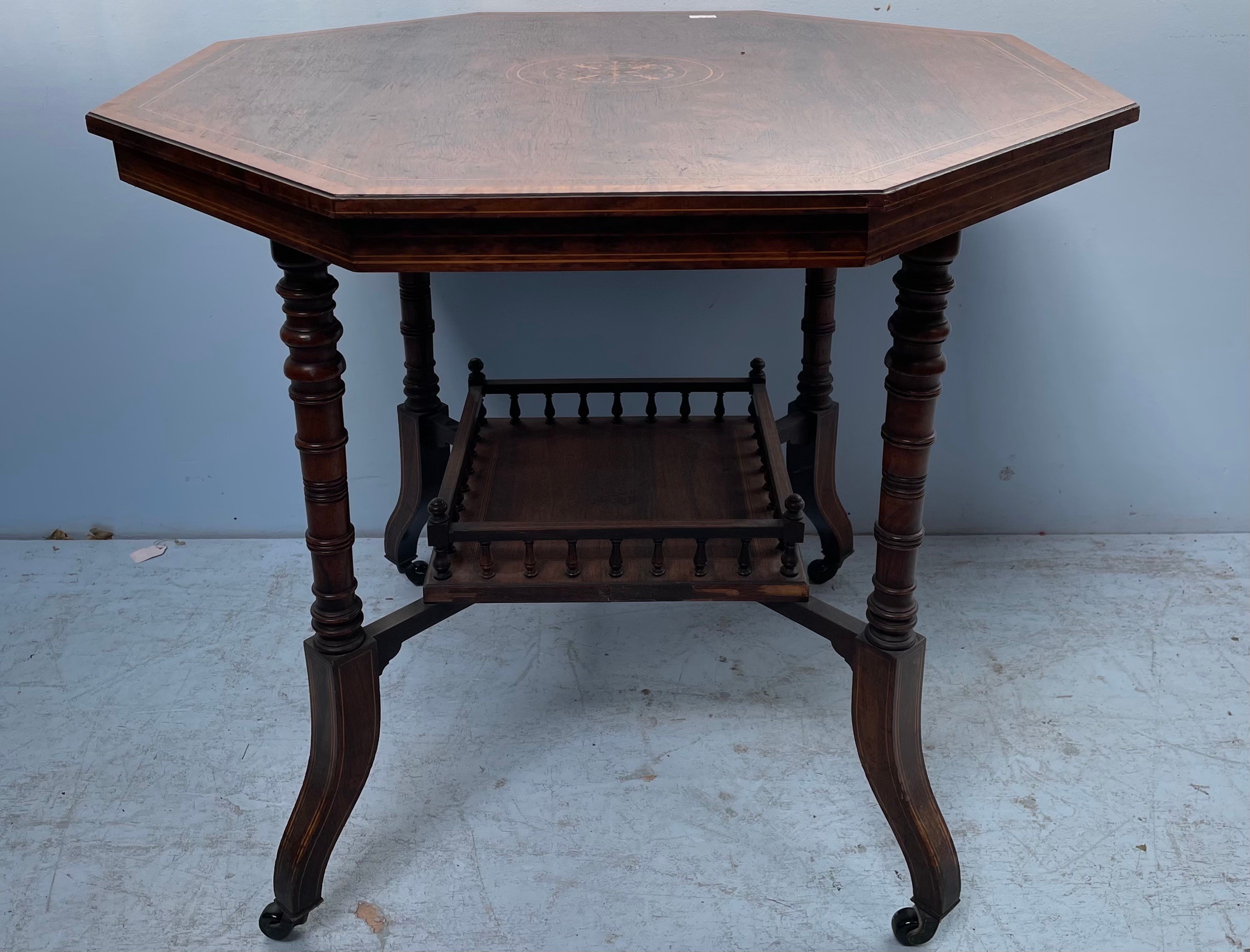 An Edwardian octagonal table with central inlaid floral and outer bands, with galleried under- - Bild 6 aus 7