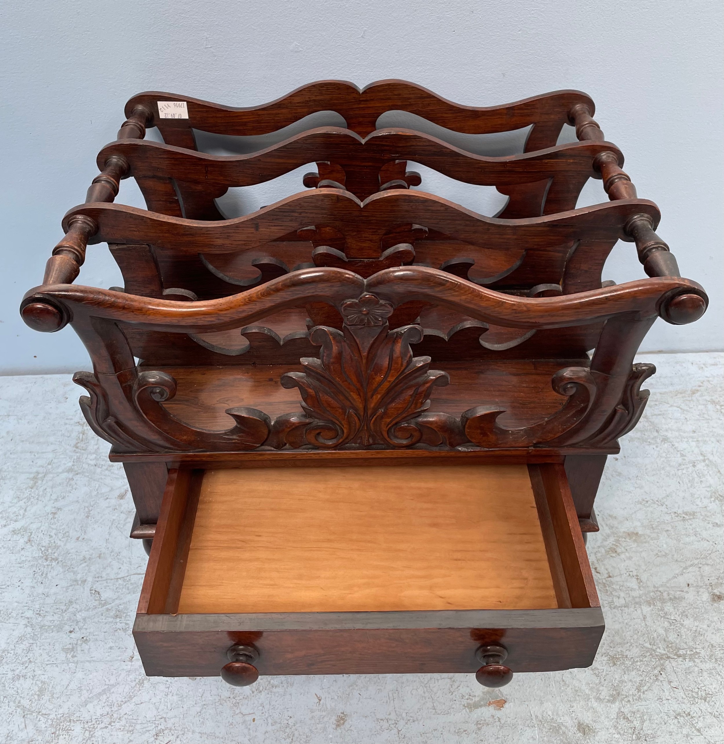 A 19th century rosewood three division Canterbury, with foliate pierced divisions, single drawer, - Bild 3 aus 3
