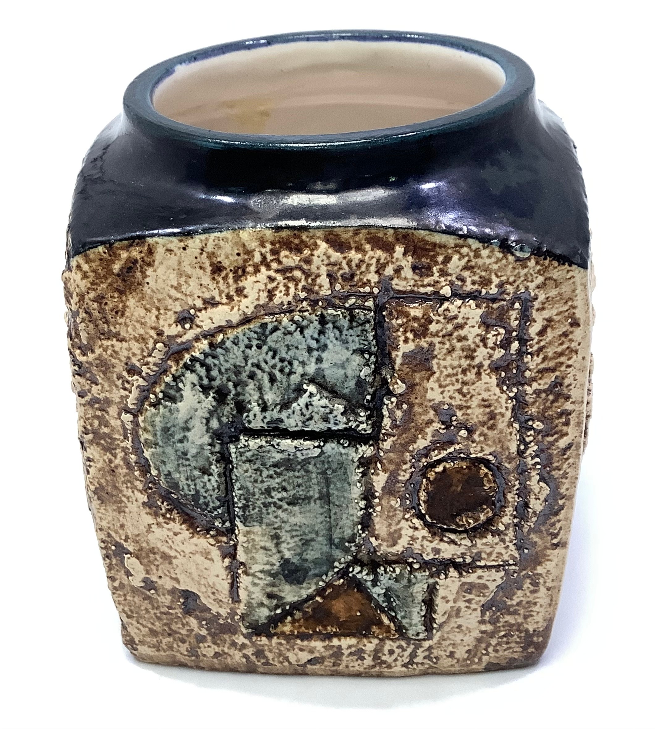 A Troika Pottery marmalade pot decorated by Teo Bernatowitz, with incised and painted abstract